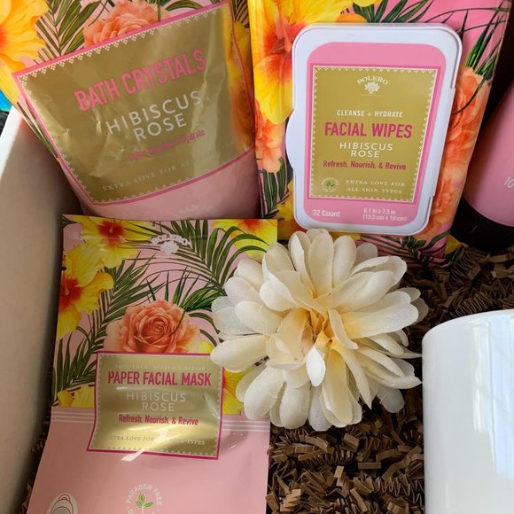 Pink themed pamper spa basket. Gift box for teens - Picture 2 of 3